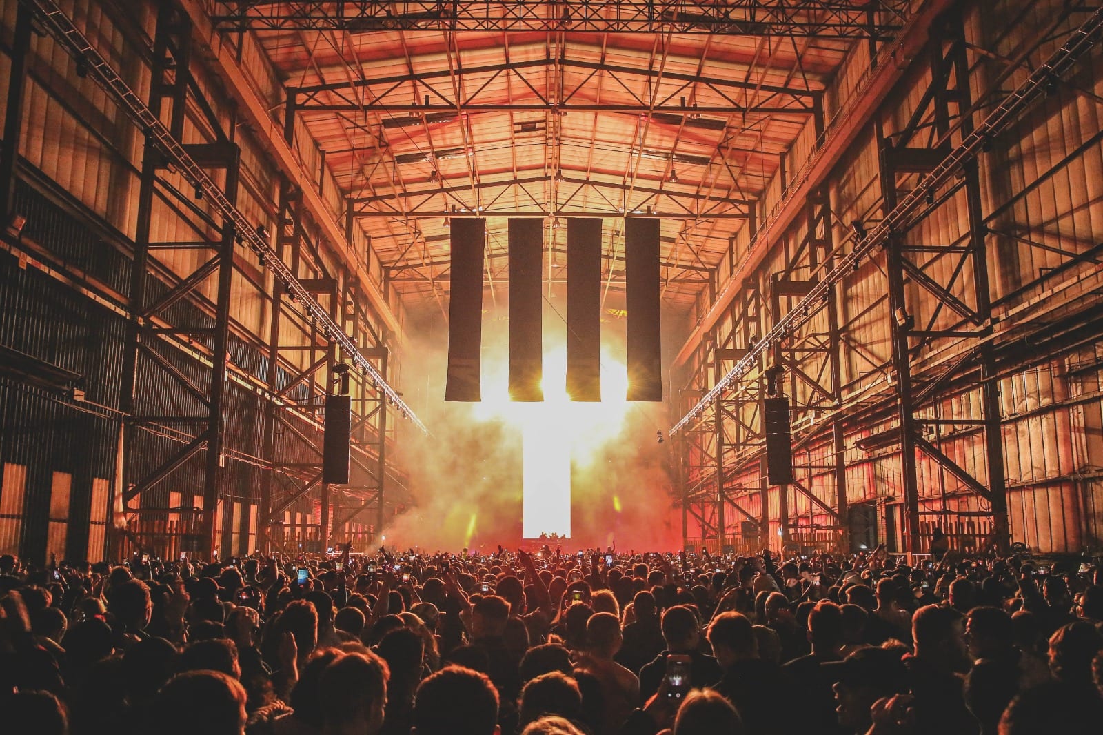 London Goes HARD with an Epic Summer Party | EDM Maniac